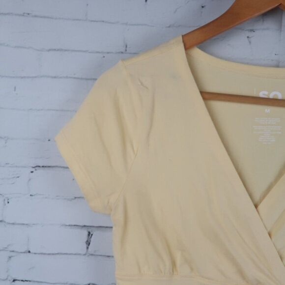 SO YELLOW SHORT V NECK MOCK WRAP CROPPED TOP SIZE MEDIUM - Picture 5 of 6